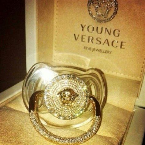 chupete versace precio|Aretes de Versace .